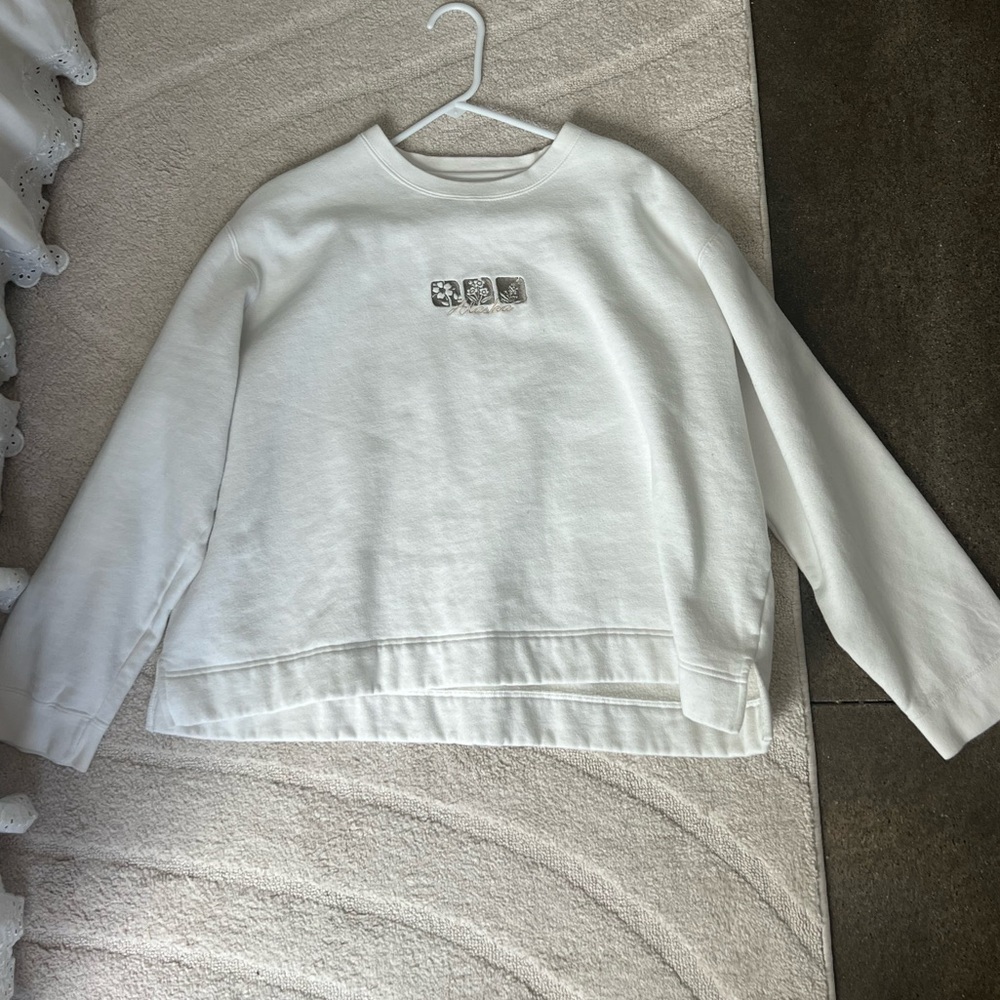 XL women’s crewneck w/cute design